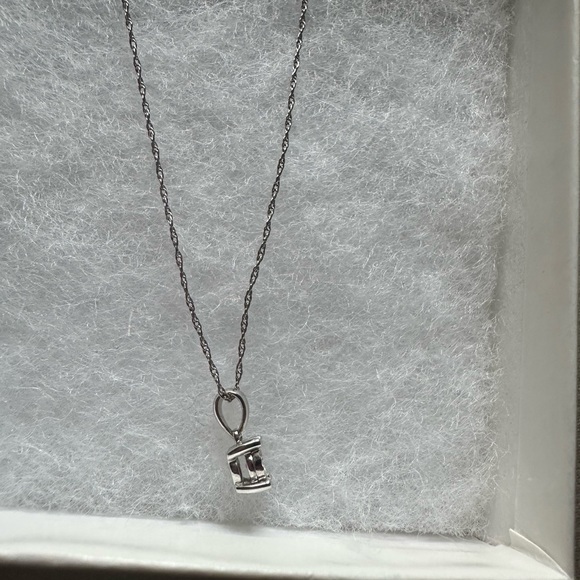 10K white gold diamond pendant necklace with ZEI diamond - Picture 6 of 9